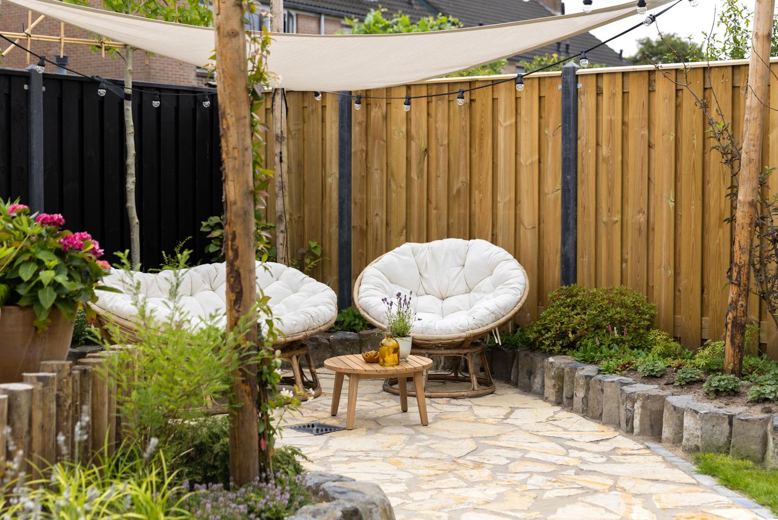 Mediterrane tuin met flagstones