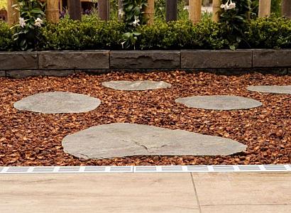 <p>Staptegels zijn de perfecte oplossing om op een natuurlijke manier een tuinpad aan te leggen. Je legt ze los in het gras, grind of tussen de bodembedekkers – en het resultaat is altijd stijlvol. Of je nu kiest voor betonnen staptegels of natuursteen: ze zijn praktisch, duurzaam en een echte eyecatcher. Met stapstenen bepaal je zelf het verloop van je pad, waardoor je altijd een speelse en unieke uitstraling krijgt. Bij VEWO Tuin & Erf vind je staptegels in alle soorten, maten en materialen.</p>

<p><strong>Let op: op dit moment hebben wij nog niet alle producten in onze webshop staan. Ben je op zoek naar iets? Neem dan contact op of kom langs om te ontdekken wat wij allemaal nog meer hebben.</strong></p>
