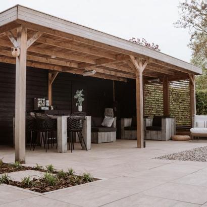 Open overkapping met shutters